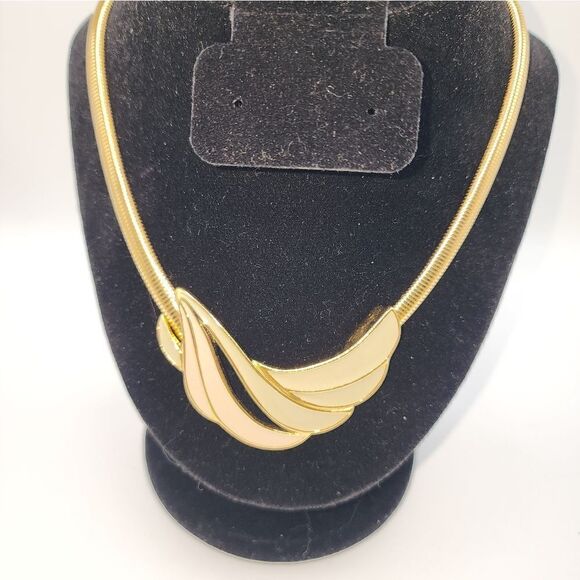 VTG 90's Trifari Omega Chain Green and White Enamel Swirl Choker Necklace - Picture 2 of 13